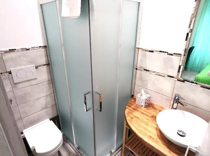 ゲストハウス Rossetti 3*